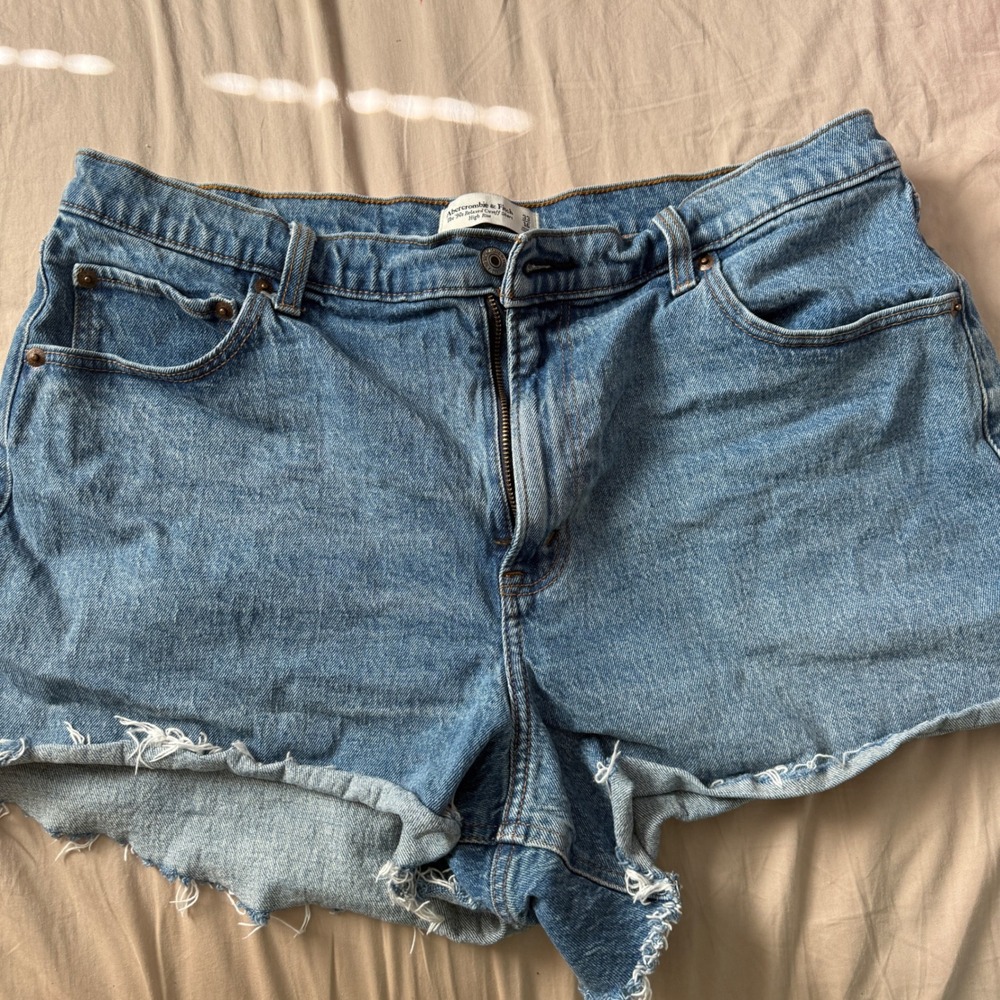 Abercrombie & Fitch 90's Relaxed High Rise Denim Shorts | Size 33/16